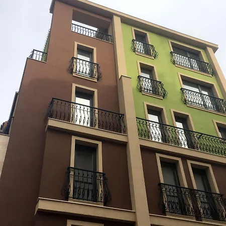 Family Agoncev 3* סופיה