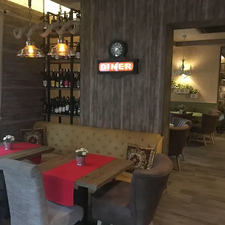 Family Agoncev 호텔 3*